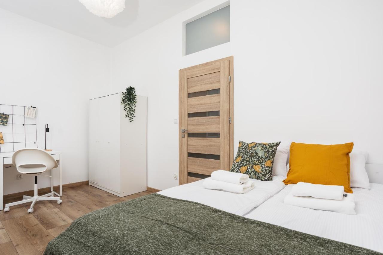 Bosacka Apartments X 1' Main Train & Bus Station - By Upstairs Cracovie Extérieur photo
